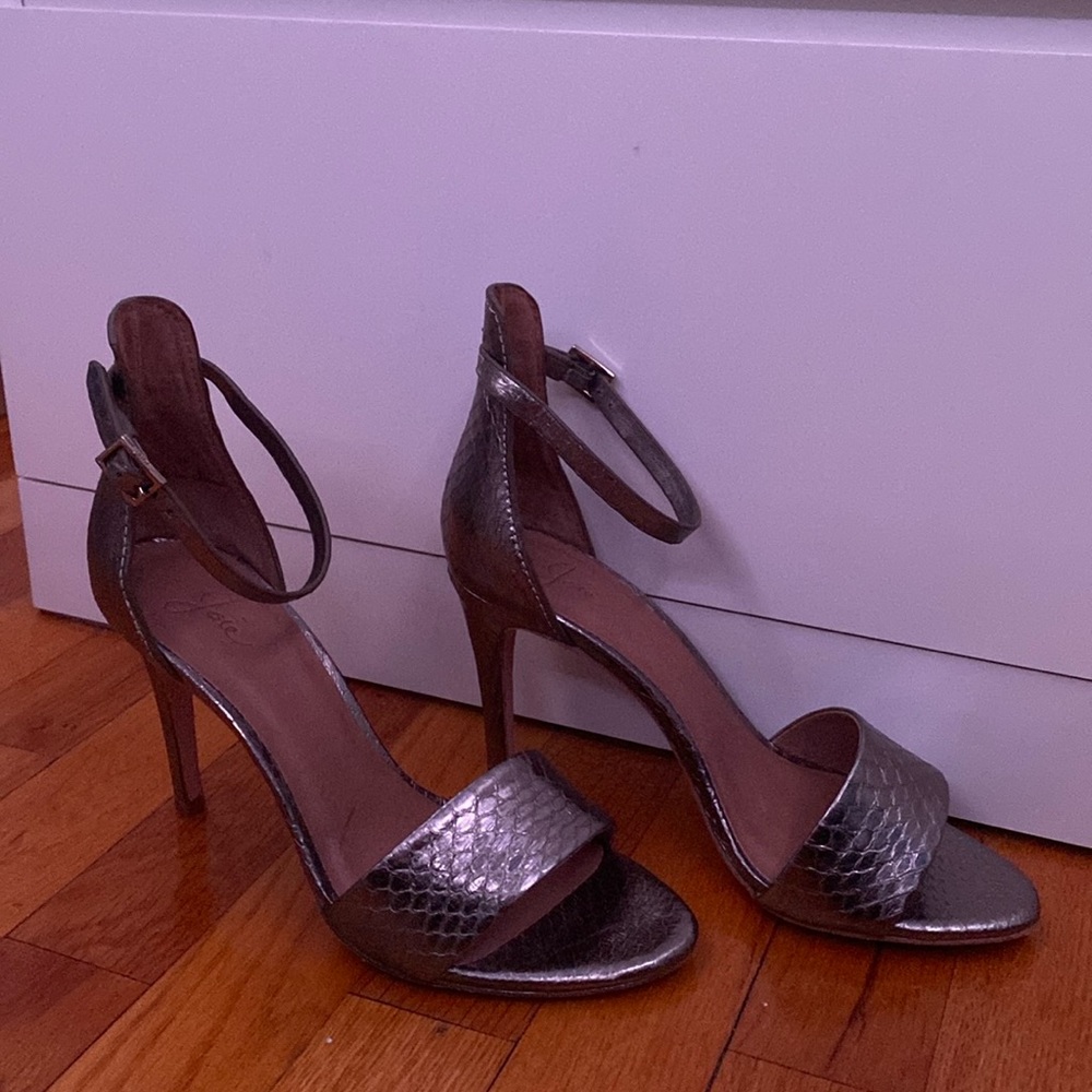NEW Joie Bronze Heel